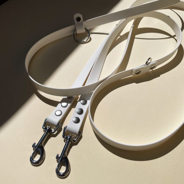 Baltas daugiafunkcinis pavadėlis