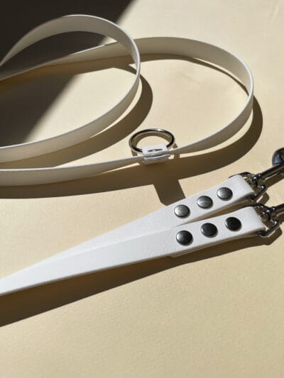 Baltas daugiafunkcinis pavadėlis