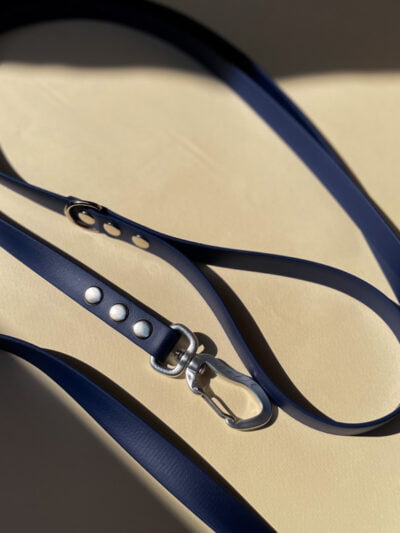 Tamsiai mėlynas biotano pavadėlis dideliems šunims