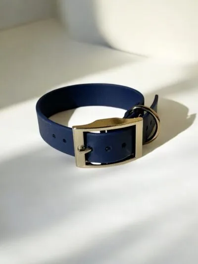 dark blue stroberi antkaklis