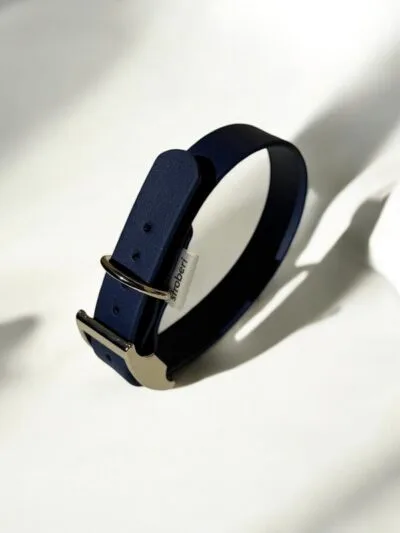 dark blue stroberi antkaklis
