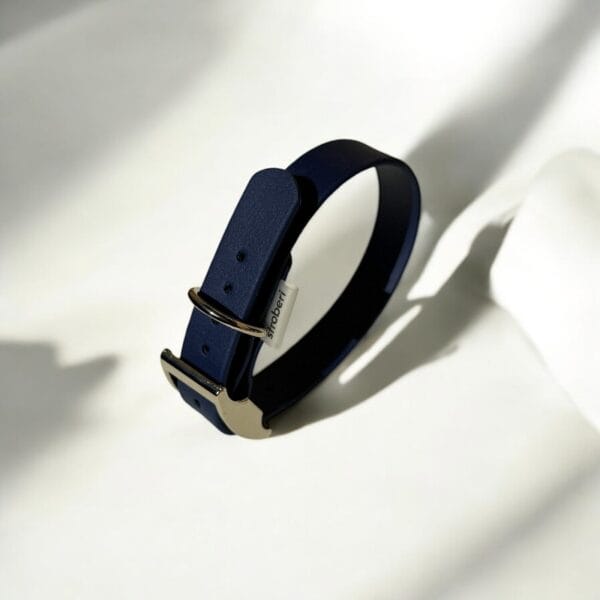 dark blue stroberi antkaklis